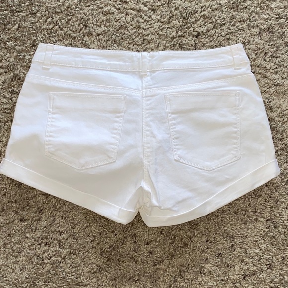 New H&M white shorts - Picture 2 of 7